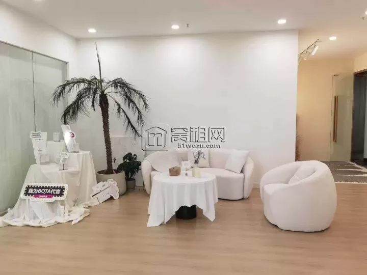 鄞州区长丰慧和大厦 ​165平，西南朝向，出租 ​精装修3隔间，独立空调