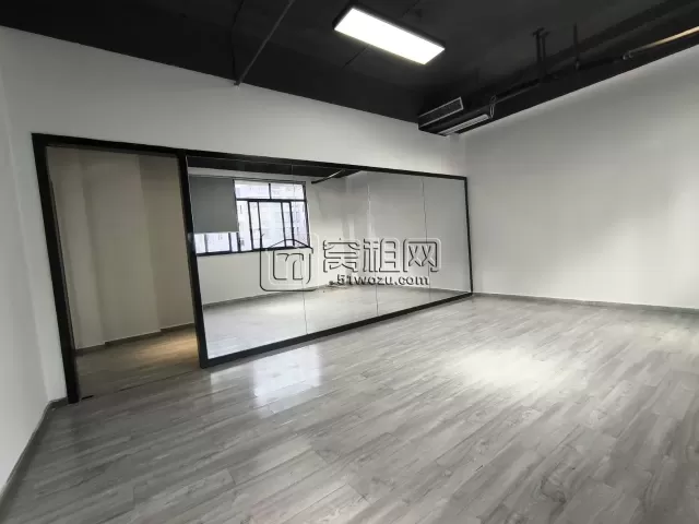 鼓楼132创意园区A幢办公面积132平适合花坊，舞蹈室，瑜伽室等，格局可做调整