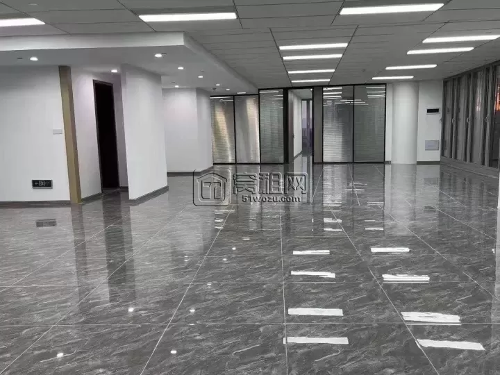 宁波鄞州区CBD核心区域永强大厦，全新装修，面积603平、超大员工区、超高得房率、带独立卫生间2个。随时看房