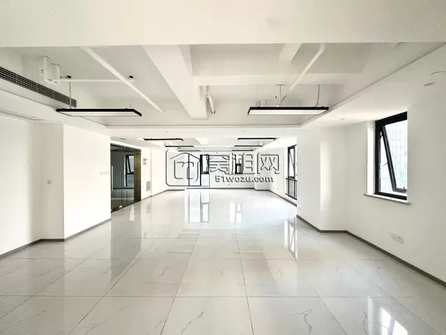 宁波东部新城地铁口主楼精致小面积154平朝东写字楼出租