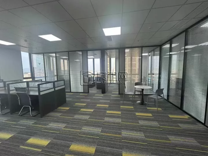 江北前洋 绿地融谷203平方 精装带家具 价格优惠出租