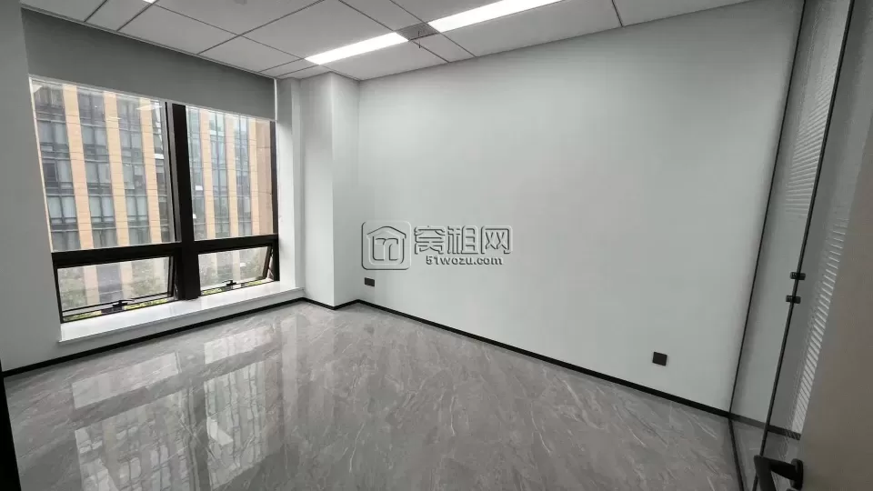 宁波研发园C区写字楼出租 面积168平 东南朝向～3个隔间