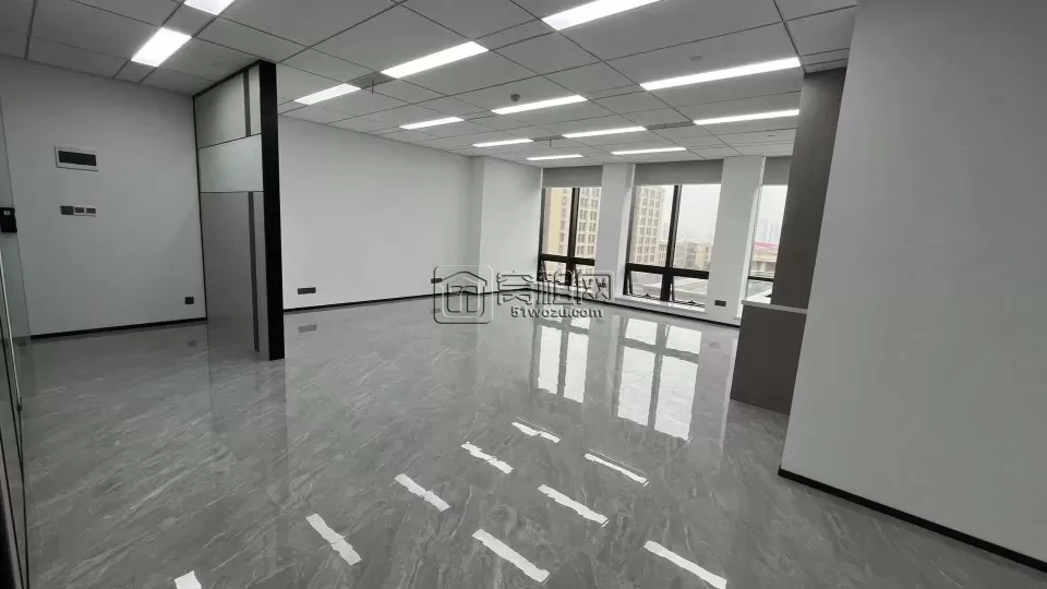 宁波研发园C区写字楼出租 面积168平 东南朝向～3个隔间