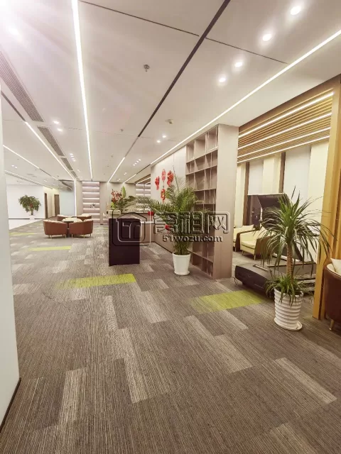 万科云谷中心246平朝向：东北办公室出租