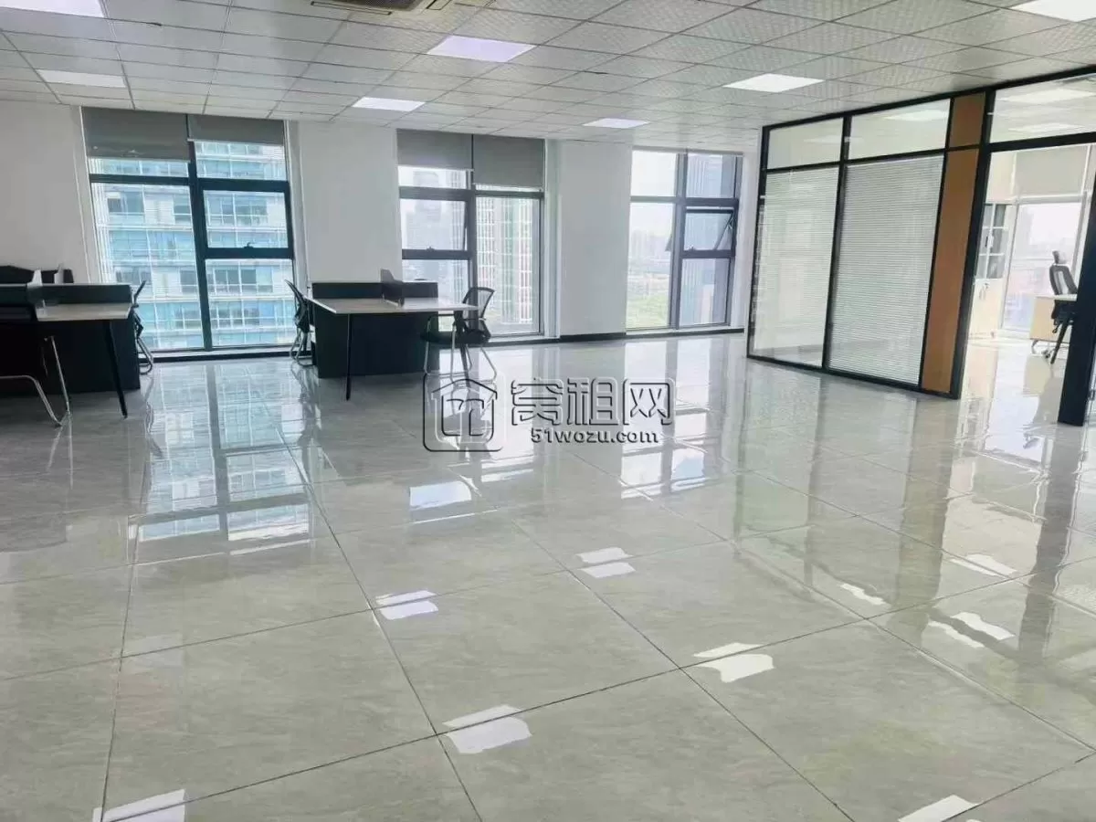 博纳大厦高楼层全套家具，双面采光，288平，原价14800/月 现仅需13000/月