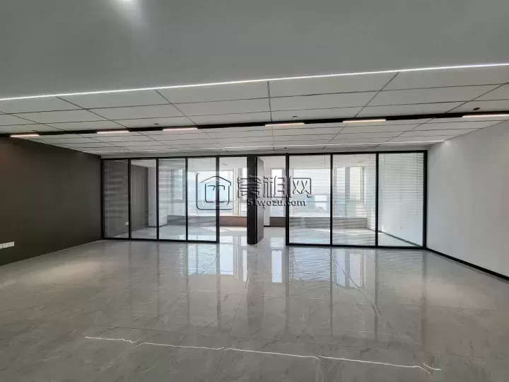 东部新城雷迪森酒店200平办公室出租