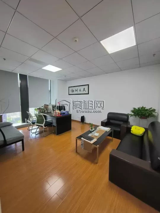 泰康大厦东南朝向，电梯口，310平方，内部多个隔间，套型好出租