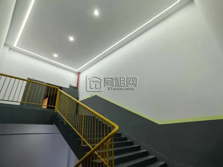 宁波高新区三方大厦开发商出租1279平，独立门庭、楼梯等新精装到位