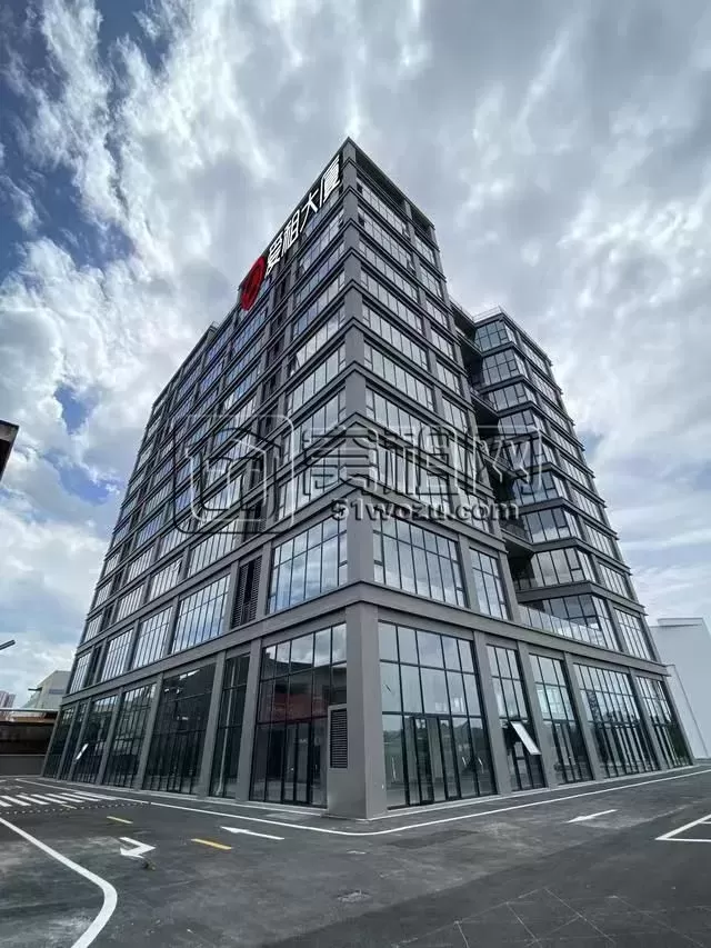 江北洪塘爱租大厦一楼底商出租，西南方向，两面采光，59平可隔两层，租2782元