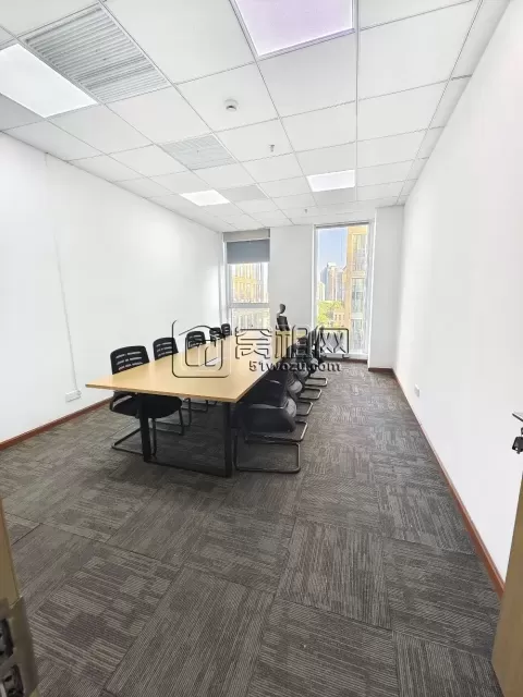 宁波月湖金汇大厦出租写字楼347.7平 朝西南 带办公家具 有高端茶桌，经理办公室，会议室6个隔间
