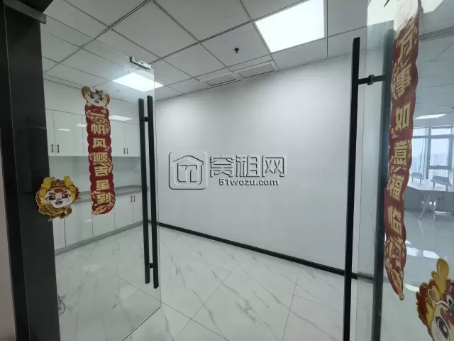 宁波洲际酒店面积345平 朝南全落地窗，5+1格局，可以容纳30+人员办公