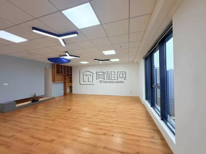 四号线潘火地铁口和荣大厦128㎡，年租金86656，年底大促，来谈就租