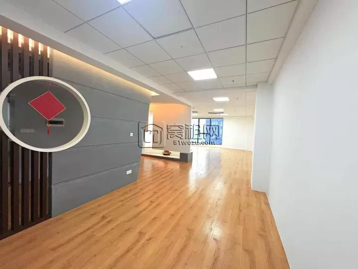 四号线潘火地铁口和荣大厦128㎡，年租金86656，年底大促，来谈就租