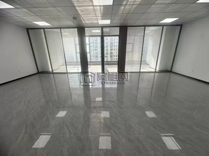 东部·银泰大厦  朝向：朝南 面积：150m²  单价：2.2元/m²/天