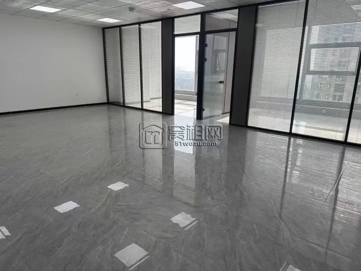 东部·银泰大厦  朝向：朝南 面积：150m²  单价：2.2元/m²/天