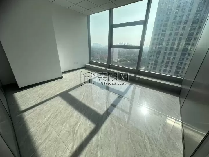 东部·银泰大厦  朝向：朝南 面积：150m²  单价：2.2元/m²/天