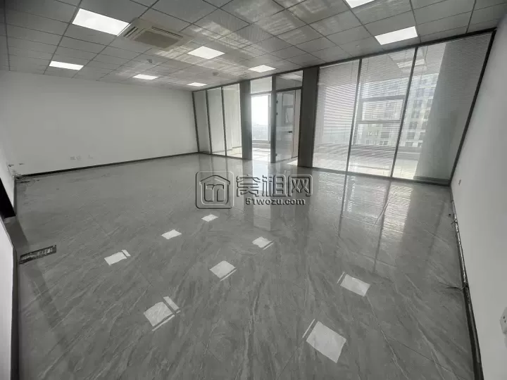 东部·银泰大厦  朝向：朝南 面积：150m²  单价：2.2元/m²/天