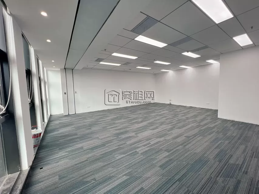 东部新城朝西写字楼出租111平，可定制隔断！