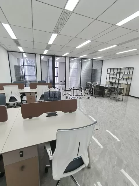 高新区环领未来大厦出租156平2隔间带家具