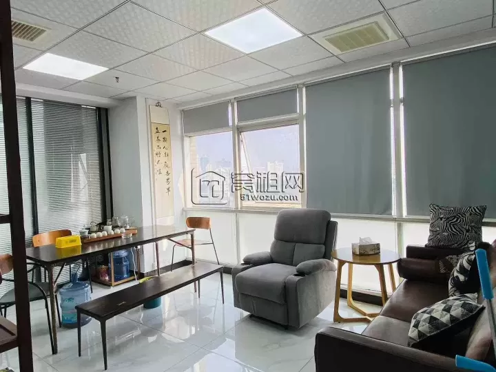 宁波百丈路嘉汇国贸大厦  东南朝向 260平写字楼出租