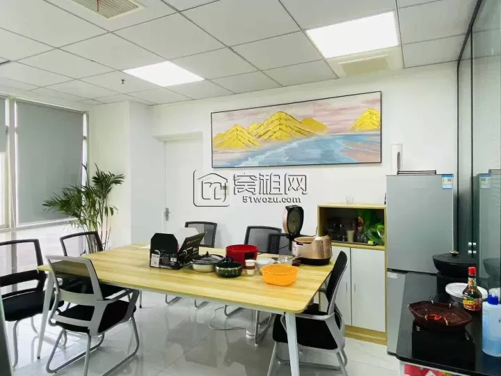 宁波百丈路嘉汇国贸大厦  东南朝向 260平写字楼出租