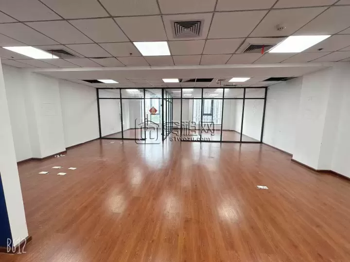 城隍庙地铁站附近宁波银亿时代广场151平方，朝南，户型方正，独立中央空调，现特价6888元每月