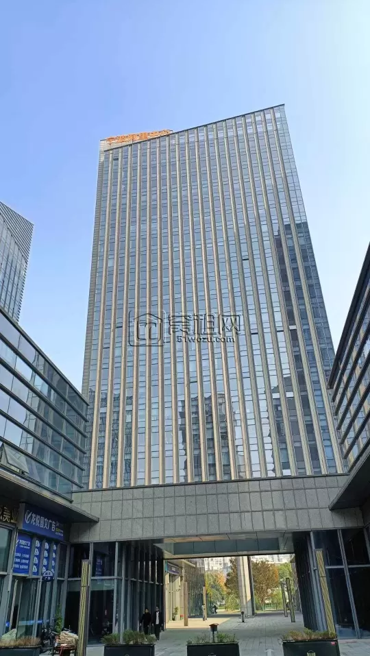 宁波高铁站对面阿里中心整层1800平方出租