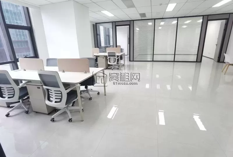 高新区芯瑞创新中心朝南238平方 ​出租员工区12人以上工位  3个经理室