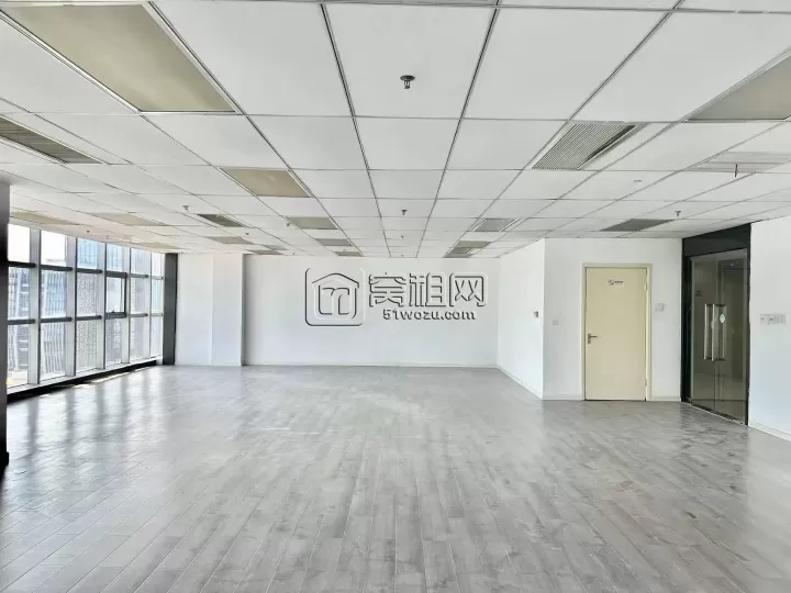 南部商务西面南苑新城酒店对面迪趣大厦290平东北朝向出租