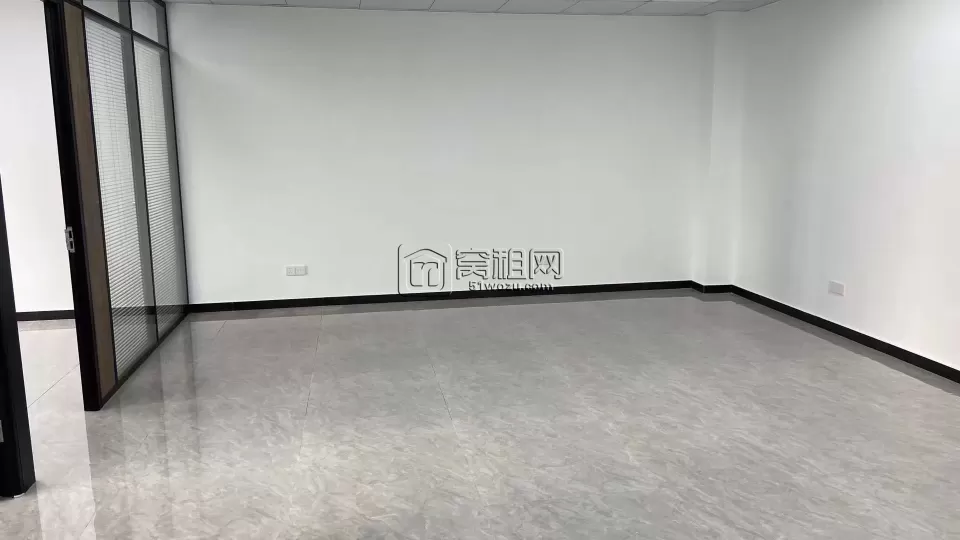 南部商务区3号线地铁口豪如大厦120平 2个隔间 小阳台