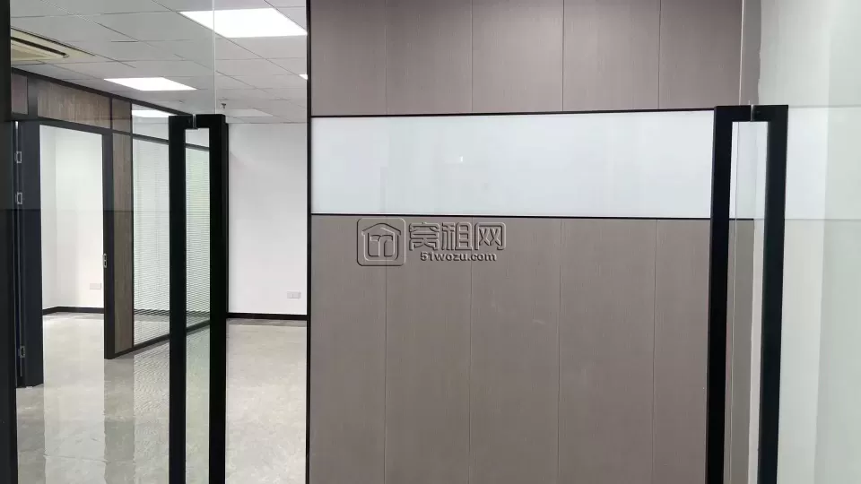 南部商务区3号线地铁口豪如大厦120平 2个隔间 小阳台