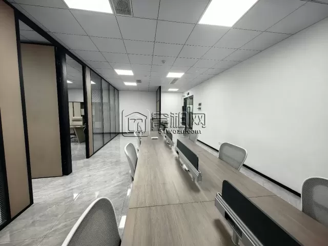 宁波智慧园130平带家具，朝南，电梯口位置（家具费用另算）