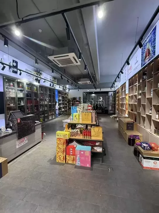 江东金茂府沿街店面转让面积125平米，年租金15.5万