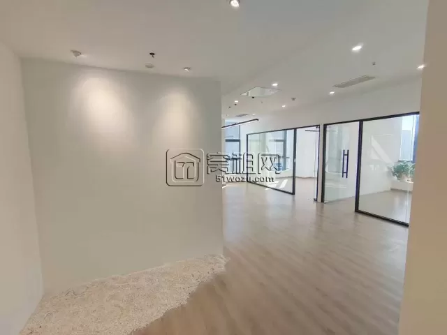 鄞州万达和邦大厦附近汇华大厦238平，东南双面采光 ​4隔间+1储藏间