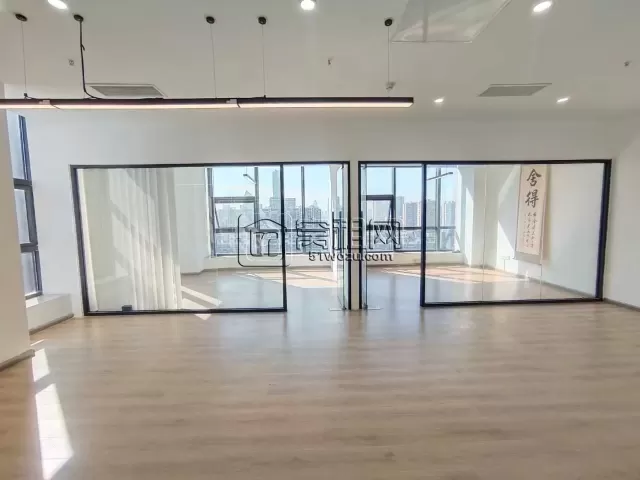 鄞州万达和邦大厦附近汇华大厦238平，东南双面采光 ​4隔间+1储藏间