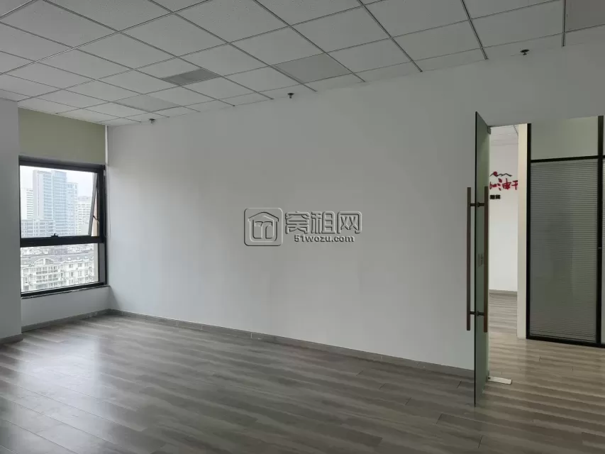 鄞州区滨江二期朝南208平方米