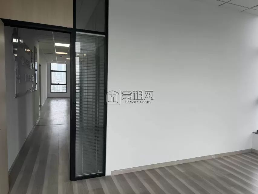 鄞州区滨江二期朝南208平方米