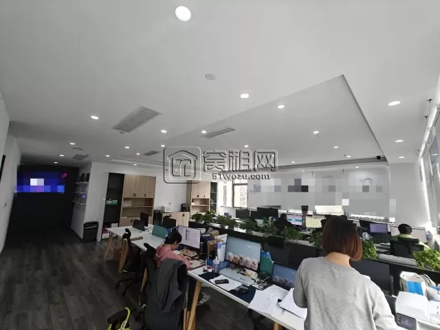 镇海萌恒大厦东南朝向电梯口 297平，精装修带多个隔断，14002元/月