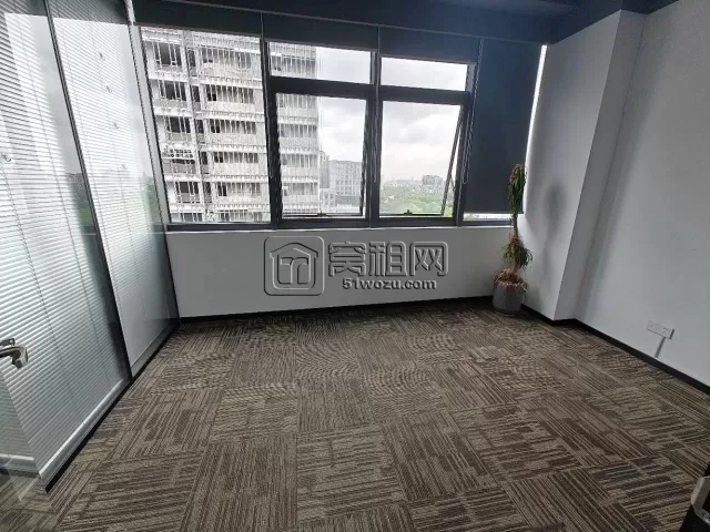宁波小遛大厦隔壁萌恒大厦朝南163平精装带隔断带形象墙   7684元/月