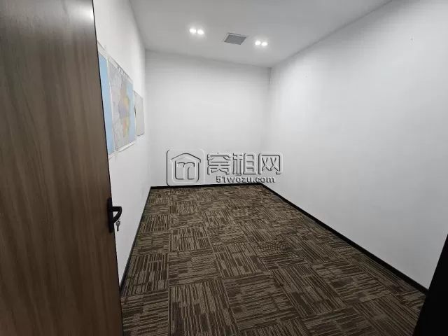 宁波小遛大厦隔壁萌恒大厦朝南163平精装带隔断带形象墙   7684元/月