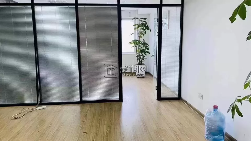 宁波万里学院附近隔壁奥丽赛大厦中河街道奥丽赛大厦70平 精装带隔间 朝南