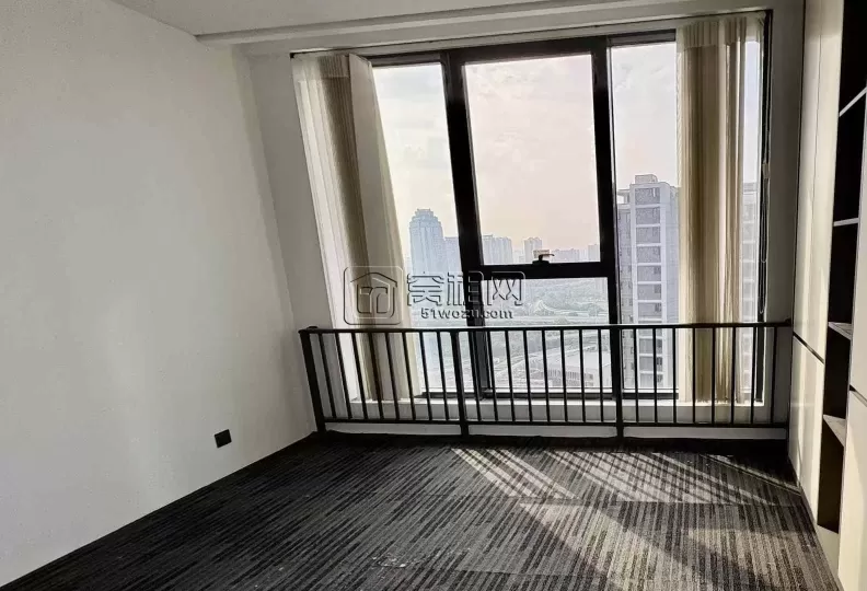 宁波和荣大厦朝南朝南电梯口243㎡，户型方正，干净敞亮
