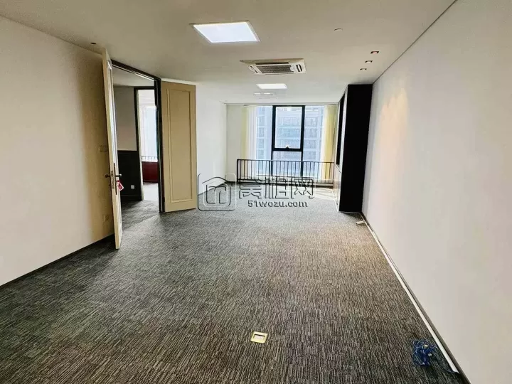 宁波和荣大厦朝南朝南电梯口243㎡，户型方正，干净敞亮