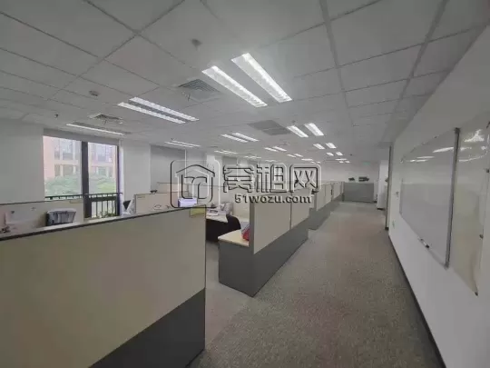 公司自有房源出租！ 高新区 研发园 半层950平 带水源 多个隔间 三面采光