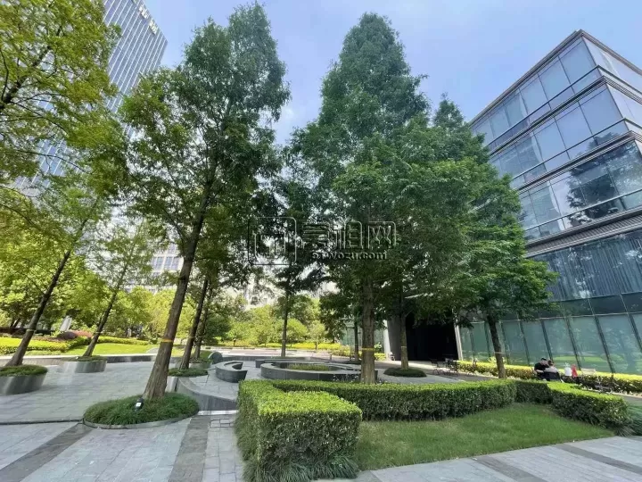 公司自有房源出租！ 高新区 研发园 半层950平 带水源 多个隔间 三面采光