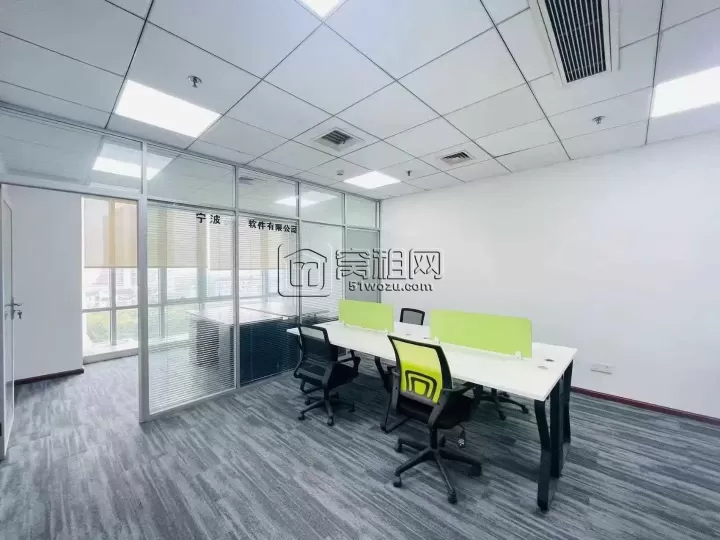 宁波地铁3号线出口鄞州商会大厦65平办公室出租朝东，带全套家具