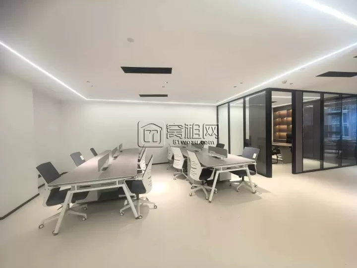 宁波印象城魔方公寓对面钱湖天地235平豪华装修带全套办公家具