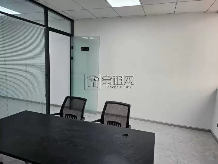 宁波天一开明街平安大厦面积65平2888每月，一个隔断，带家具，随时看房