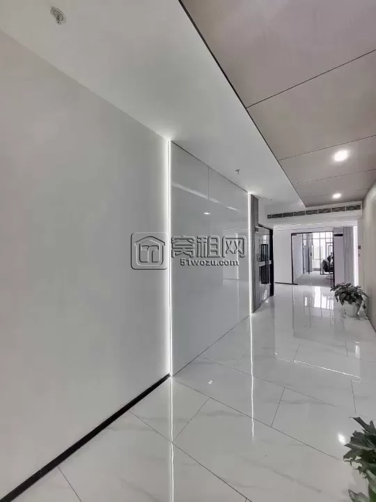 鄞州亚洲之窗附近新洲银座高楼层落地窗，朝南68平精装修带家具，看鄞州公园，2800元/月