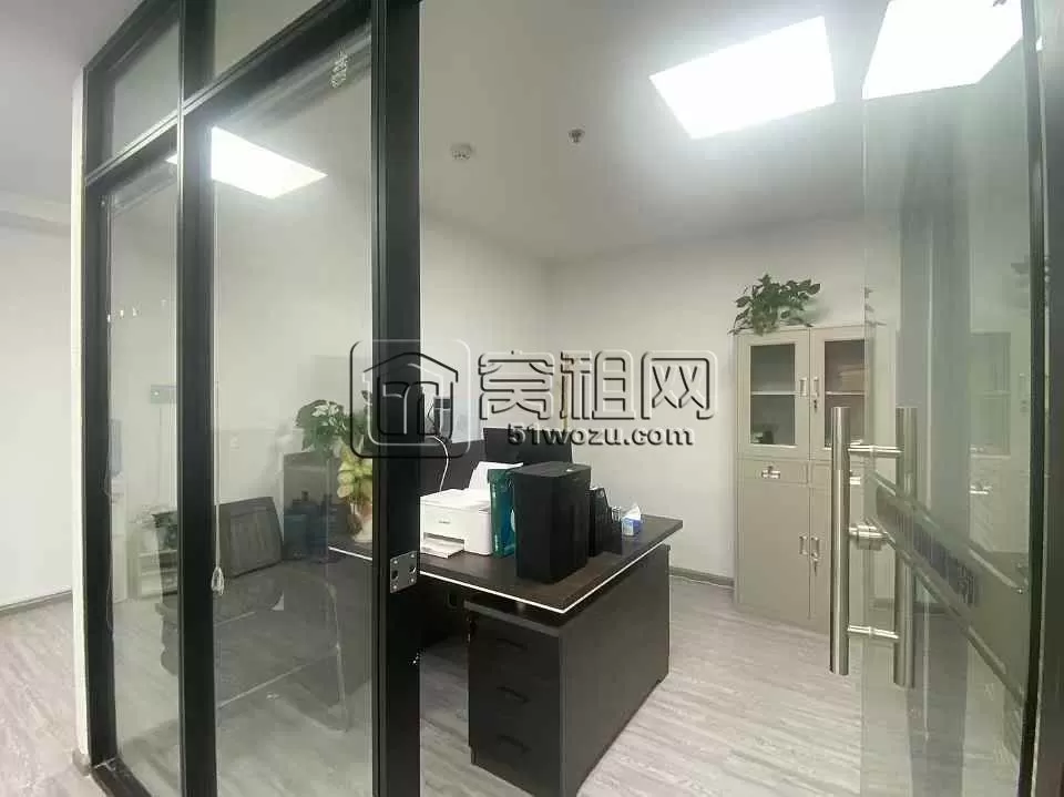 天一新金穗大厦C座120平，朝北，2个隔间 办公环境干净 安静 舒适，能看江景